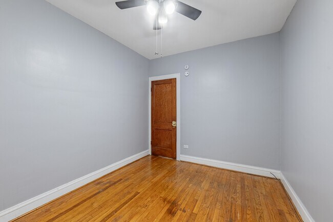 Building Photo - 6141 S Kilbourn Ave