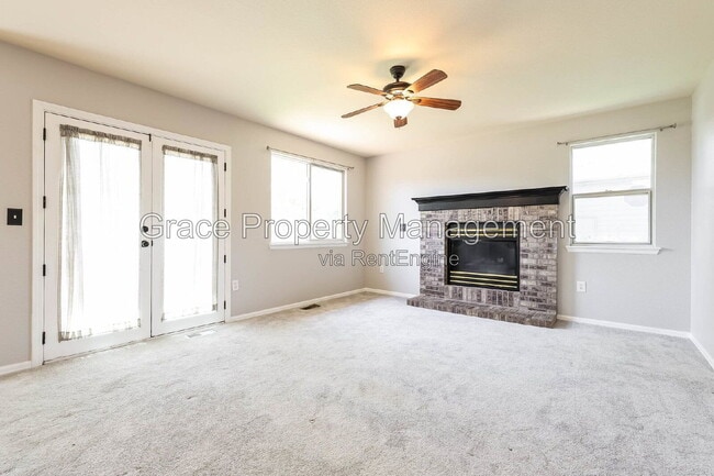 Building Photo - 1144 E 12th Ct