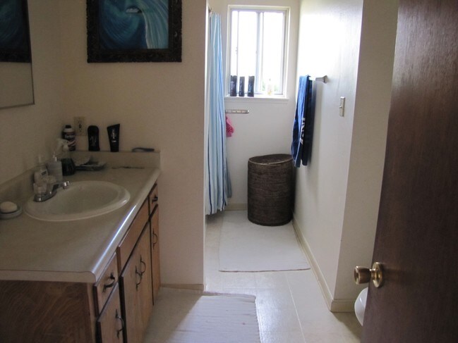 Bathroom - 835 Corcoran Ave