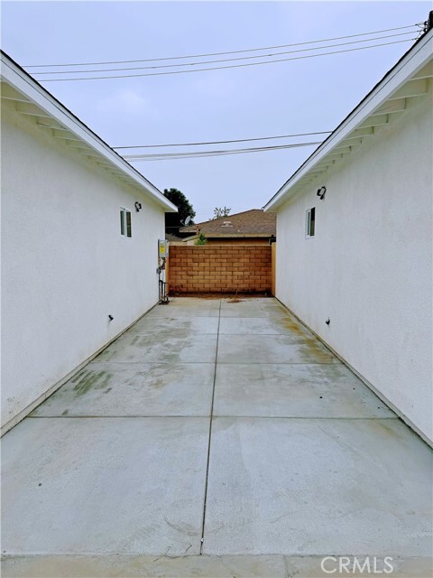 Building Photo - 15846 Hayland St