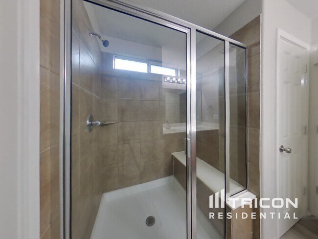 Building Photo - 2511 Sunset Bend