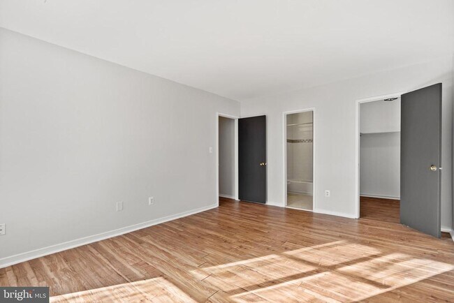 Building Photo - 561 Florida Ave