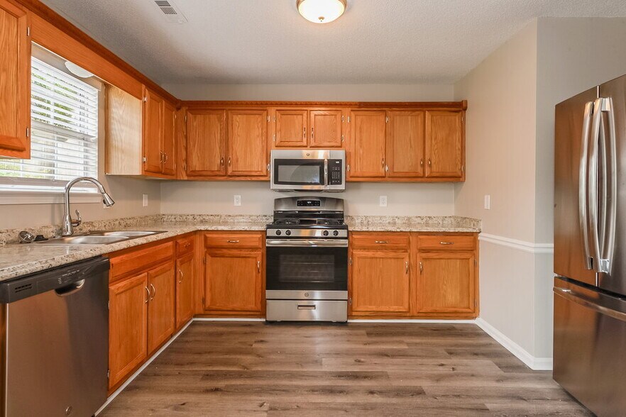Building Photo - 317 Brookside Dr