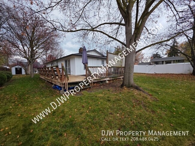 Building Photo - 9144 W Dalton Pl