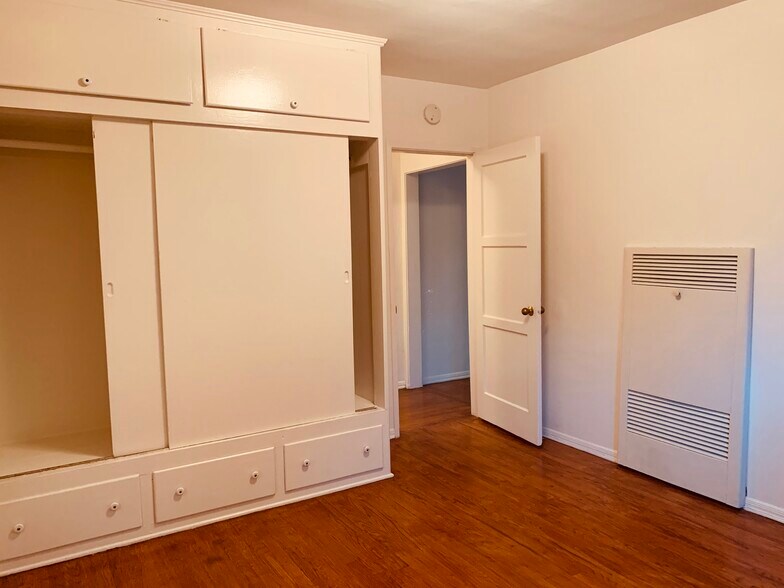 Building Photo - 2624 1/2 S Sepulveda Blvd