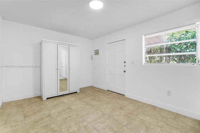 Building Photo - 1107 El Rado St