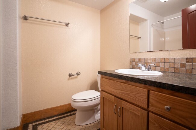 Building Photo - 3-bedroom 2-bath House SW Albany $2,395