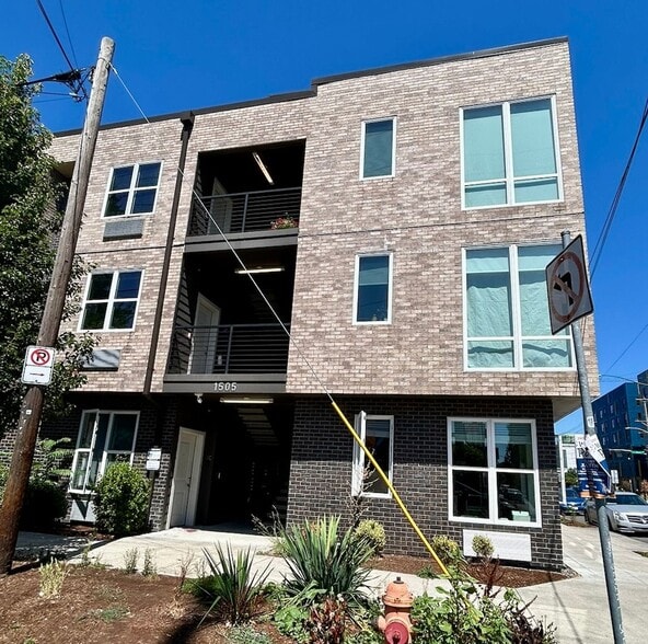 Building Photo - MF 14 - N Humboldt