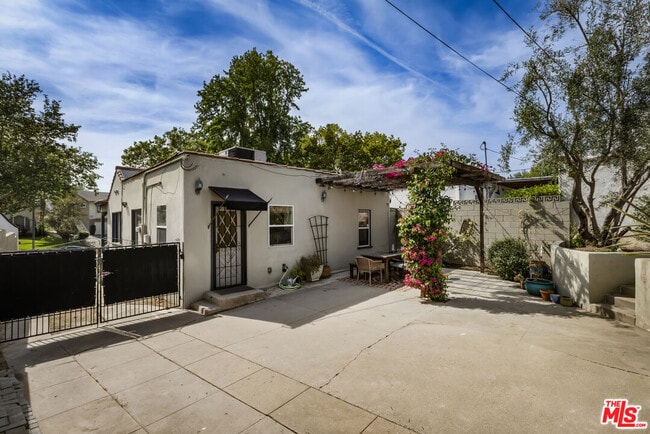 Building Photo - 3659 Glenfeliz Blvd