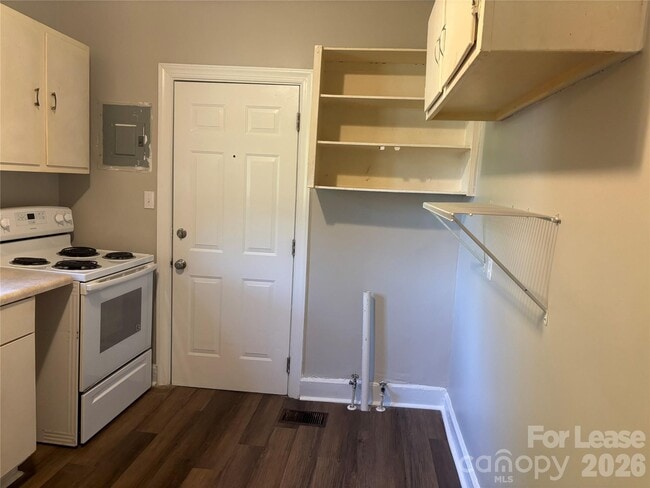 Building Photo - 2565 Brentwood Pl