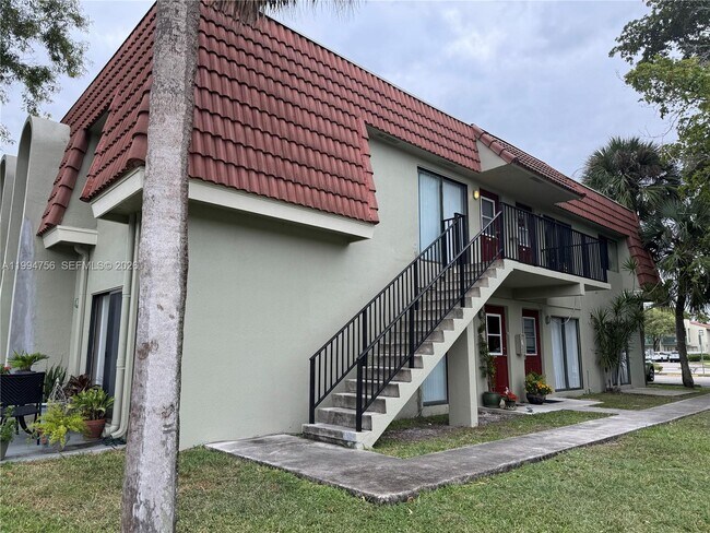 Building Photo - 11380 Royal Palm Blvd