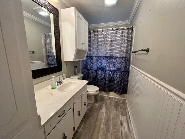 Building Photo - 4 BEDROOM GREENACRES BEAUTY!