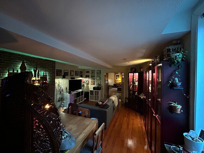 Building Photo - 3846 NE Maywood Pl