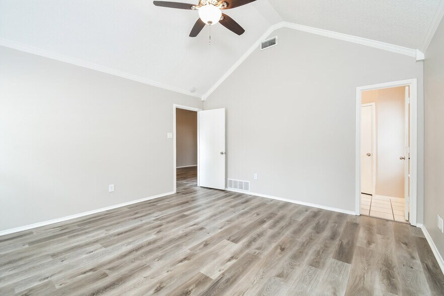 Building Photo - 416 Deauville Dr