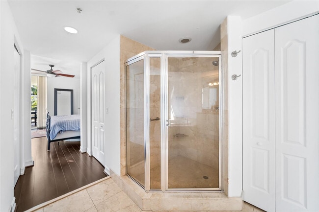 Building Photo - 101 SE 20th Ave