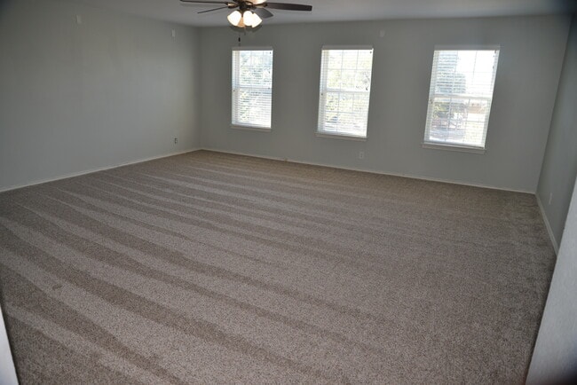 Building Photo - 11715 Oakwood Rdg