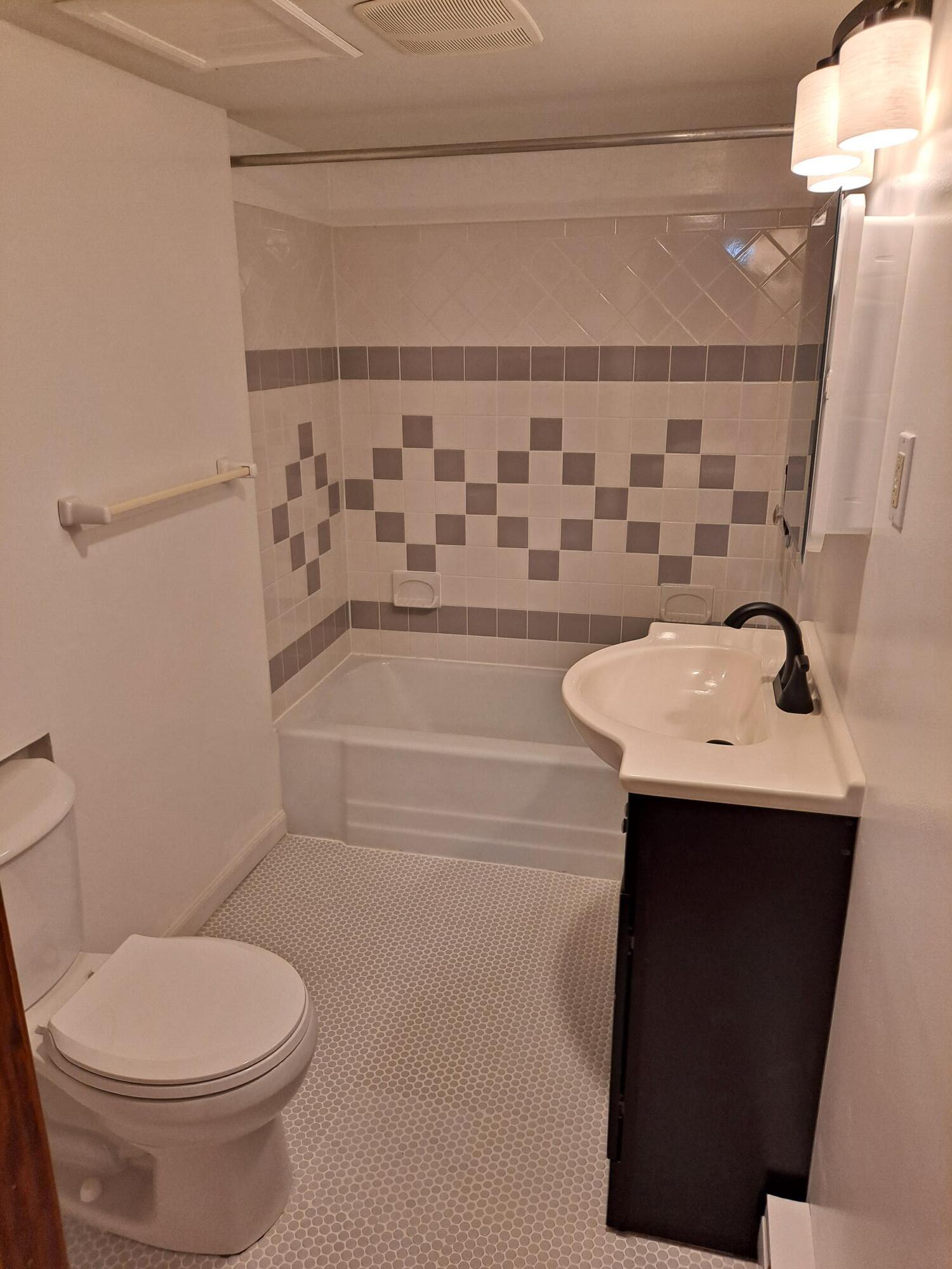 lower level bath - 837 W Liberty St