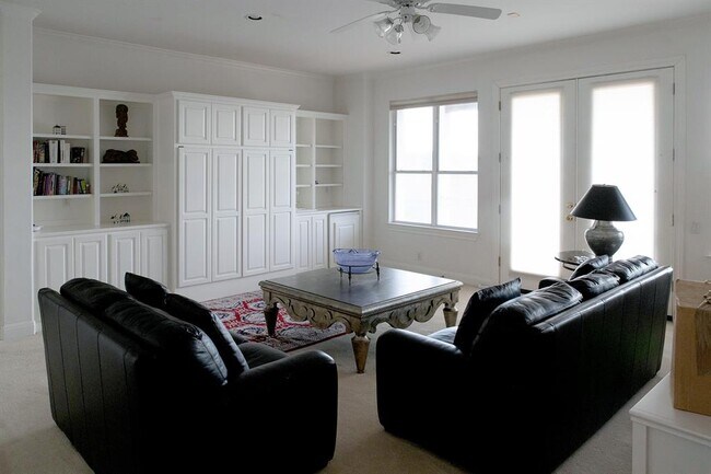 Building Photo - 6801 Winterberry Dr
