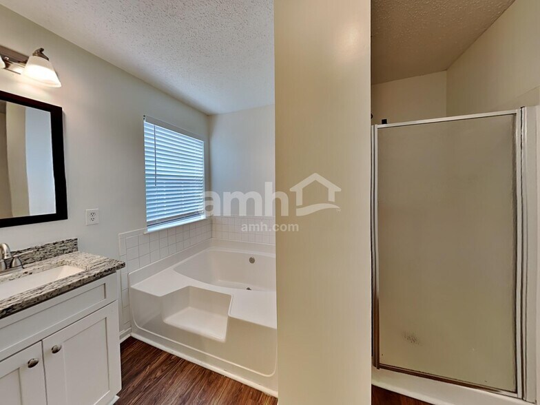 Building Photo - 375 Ermines Way