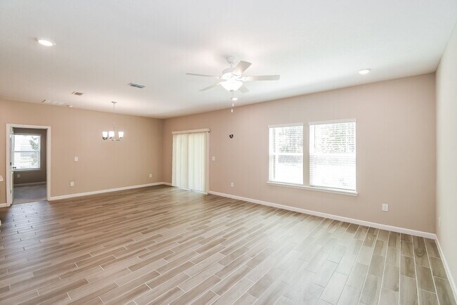 Building Photo - 2570 Laylas Wy