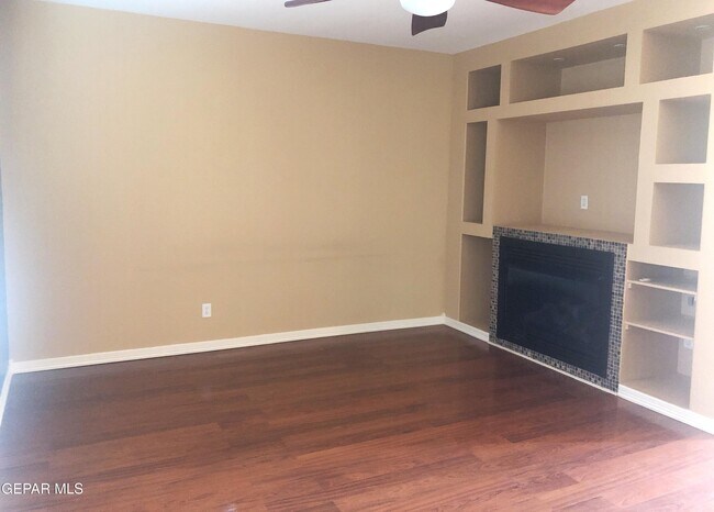 Building Photo - 600 Carol Ann Pl