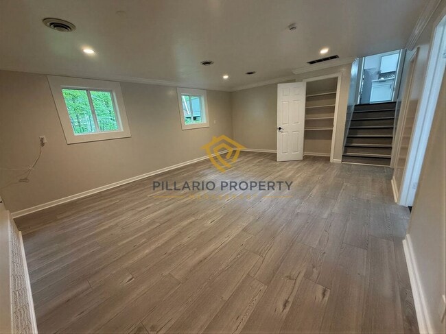 Building Photo - 2706 Lakewood Dr N