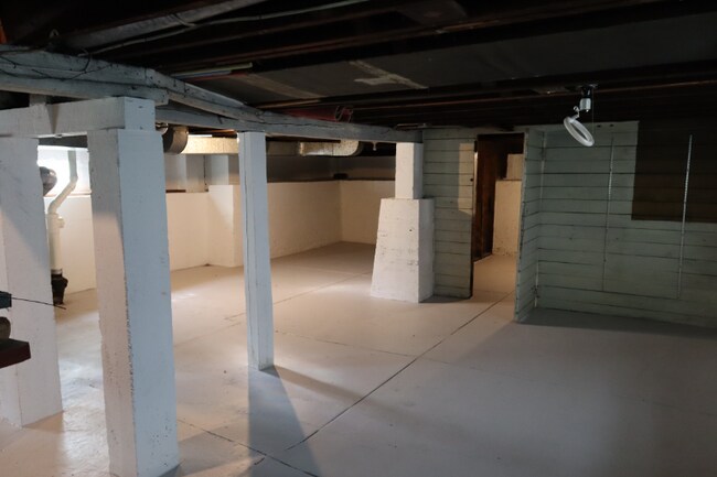 Building Photo - 7028 Idlewild Ave
