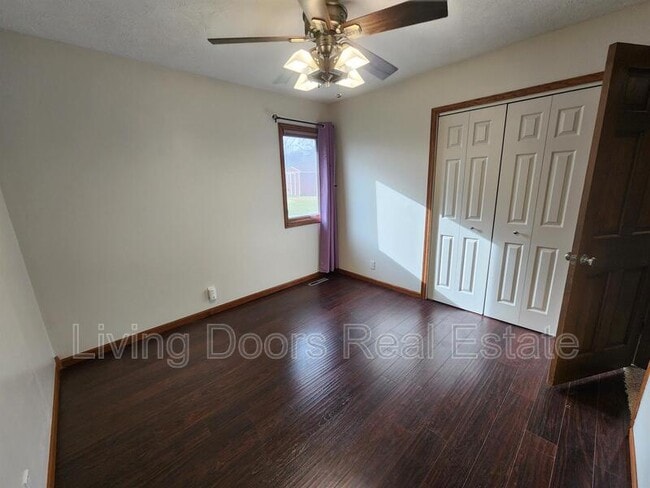 Building Photo - 7821 Trendwood Dr