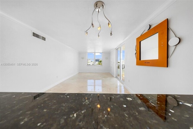 Building Photo - 720 Collins Ave