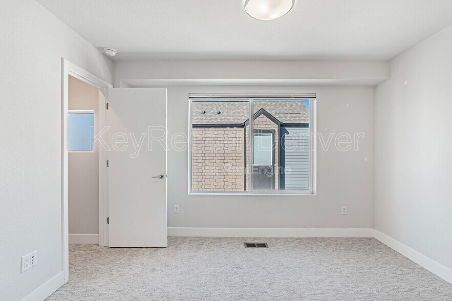 Building Photo - 5535 W 10th Ave