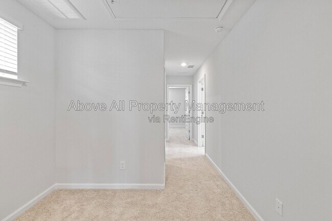 Building Photo - 204 White Oak Gdn Wy