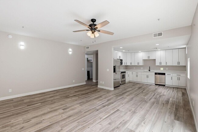 Building Photo - 1111 W University Dr