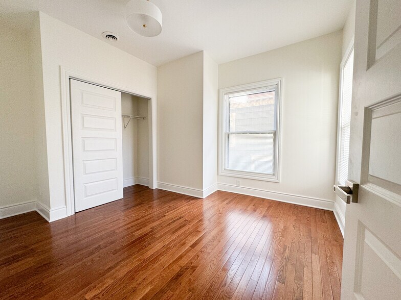 Building Photo - 446 Linwood Ave