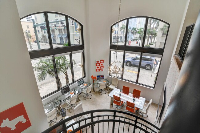 Building Photo - 801 S Olive Ave
