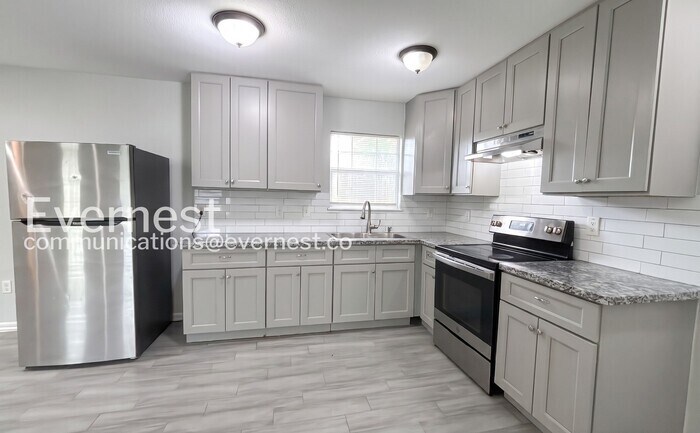 Building Photo - 8117 Richland Dr