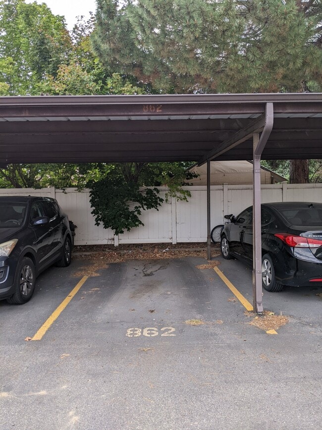 Building Photo - 862 E 575 N