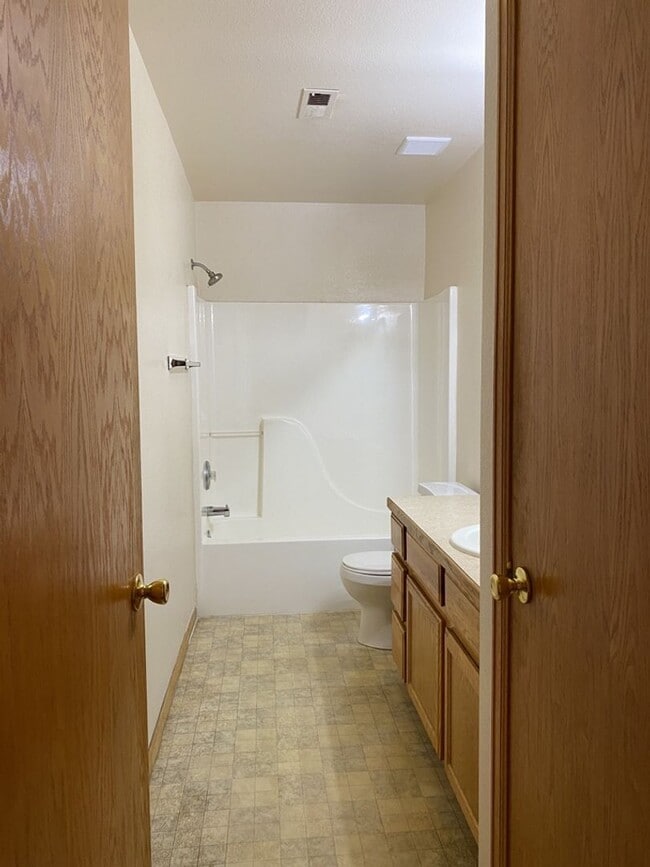 Building Photo - 3 Bed, 2 Bath Duplex in West Fort Collins close to Foothills