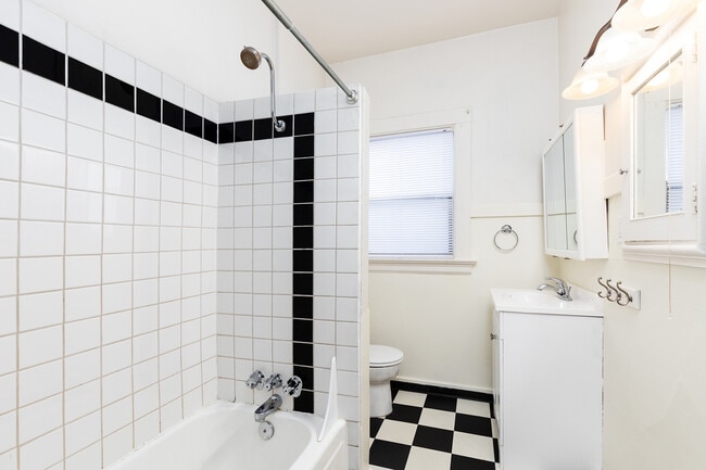 Bathroom - Elite Court Apartments