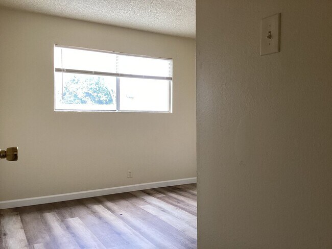 Building Photo - 1414 W Vassar Ave