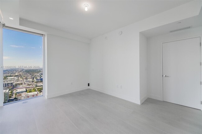 Building Photo - 700 NE 24th St