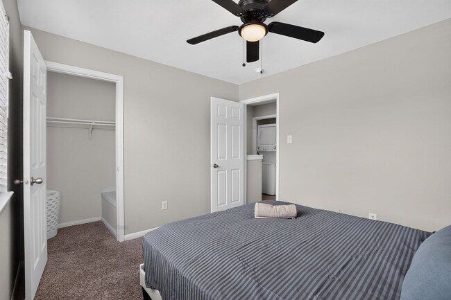Building Photo - 5550 Folsom Dr