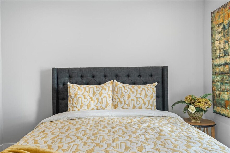 Building Photo - Room in Townhome on Freeze Ave NW