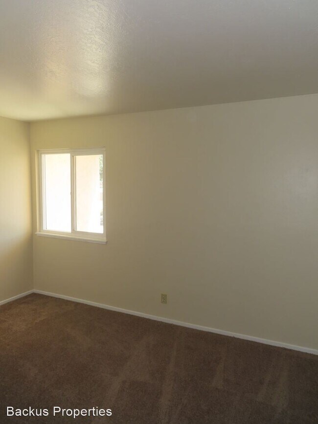 Building Photo - 2 br, 1.5 bath House - 915-7 Acosta Plaza