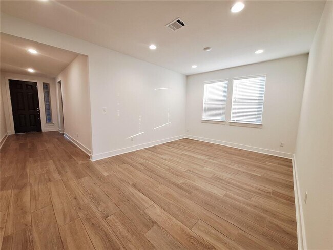 Building Photo - 1221 Brasano Pl