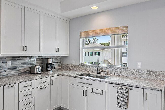 Building Photo - 550 S Ocean Blvd