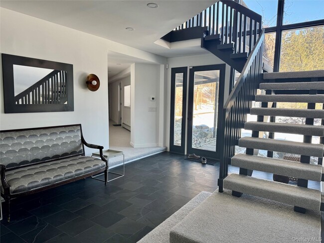 Building Photo - 222 Hurley Rd