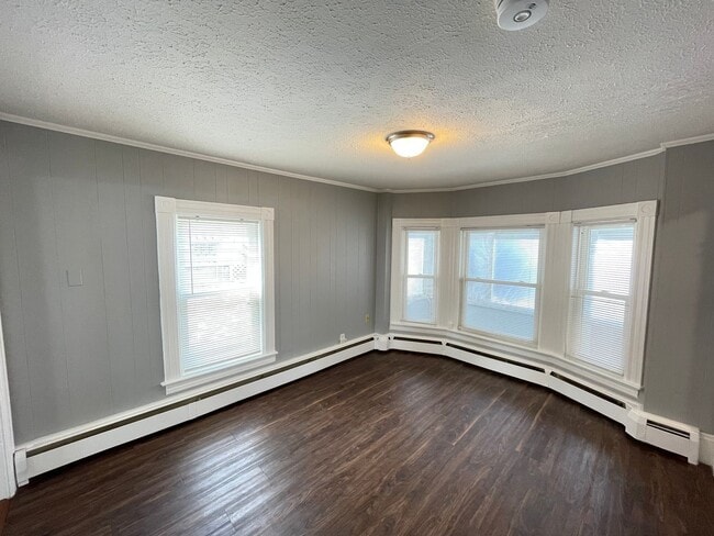 Building Photo - 114 S Jewett St