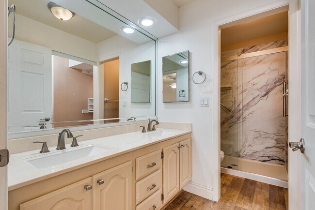 Building Photo - Desert Shores Gem with Main-Level Primary Suite & Private Wraparound Patio