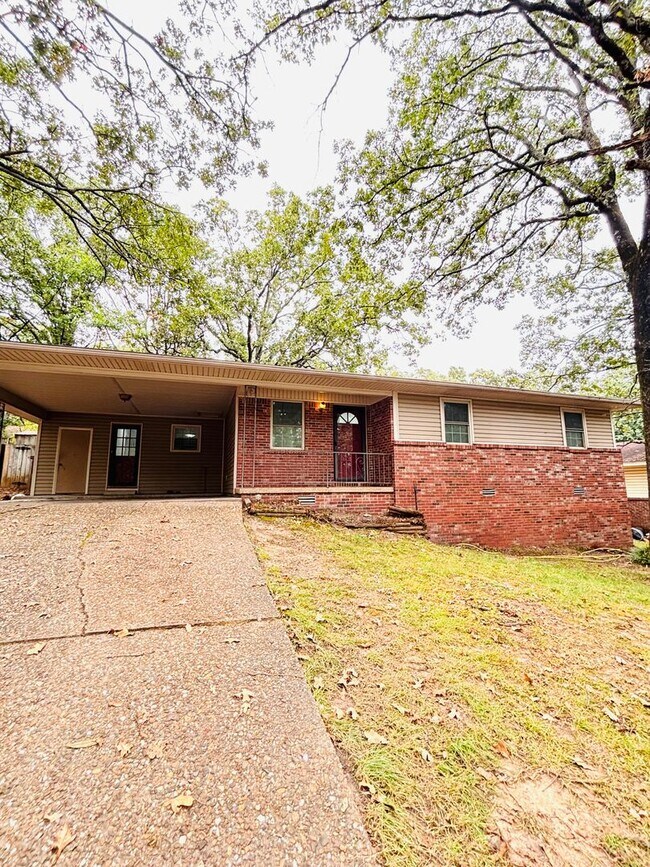 Building Photo - For Rent – Spacious 4-Bedroom Home in Nort...