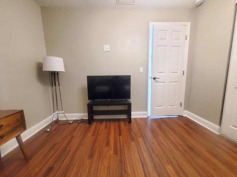 Building Photo - 3568 Boca Ciega Dr